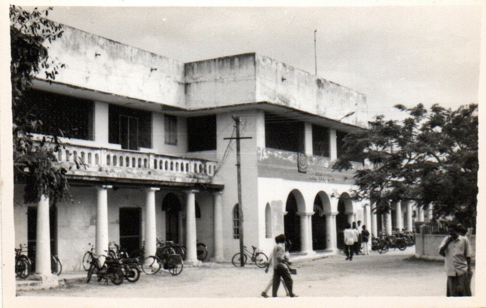 04 Hindu College